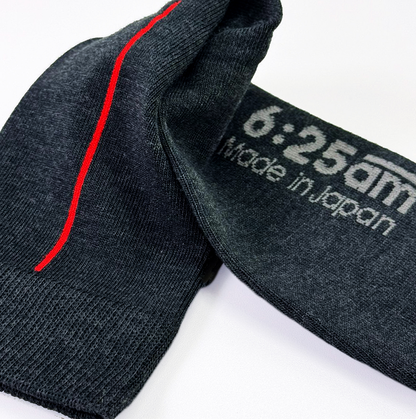 6:25am Red Line Sock 〈チャコールブラック〉